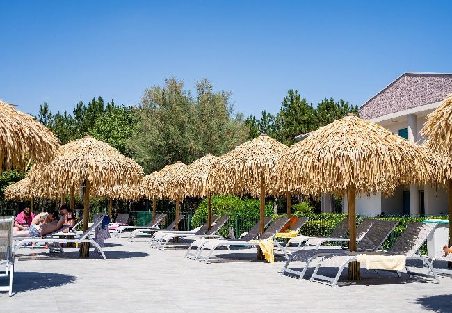 Appartamento a Bibione - Apt. al piano terra + giardino e 1 camera da letto Appartamento a Bibione - Apt. al piano terra + giardino e 1 camera da letto