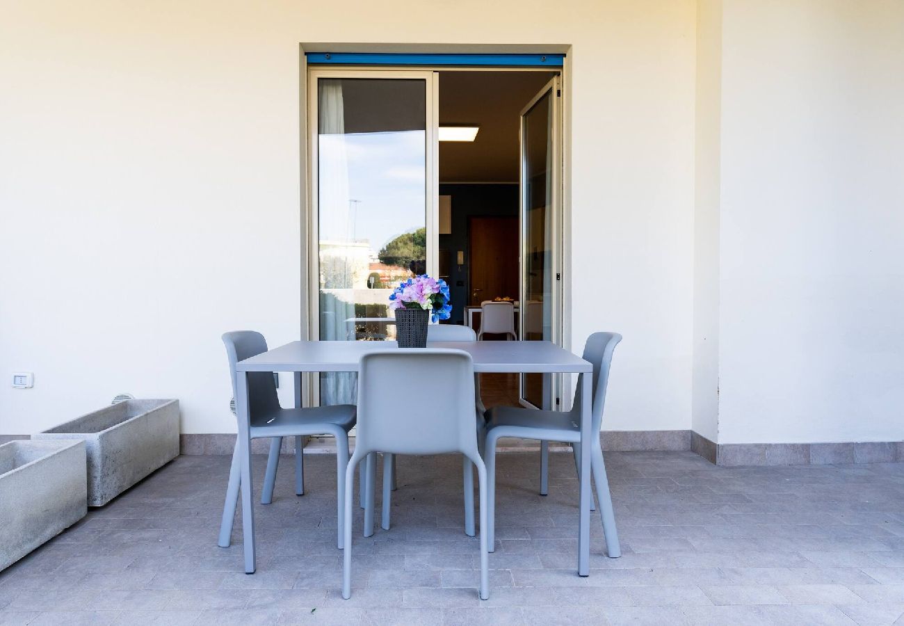 Appartamento a Bibione - Apt. al piano terra + giardino e 1 camera da letto Appartamento a Bibione - Apt. al piano terra + giardino e 1 camera da letto