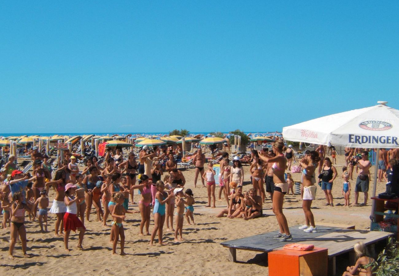 Appartamento a Bibione - Apt. al piano terra + giardino e 1 camera da letto Appartamento a Bibione - Apt. al piano terra + giardino e 1 camera da letto