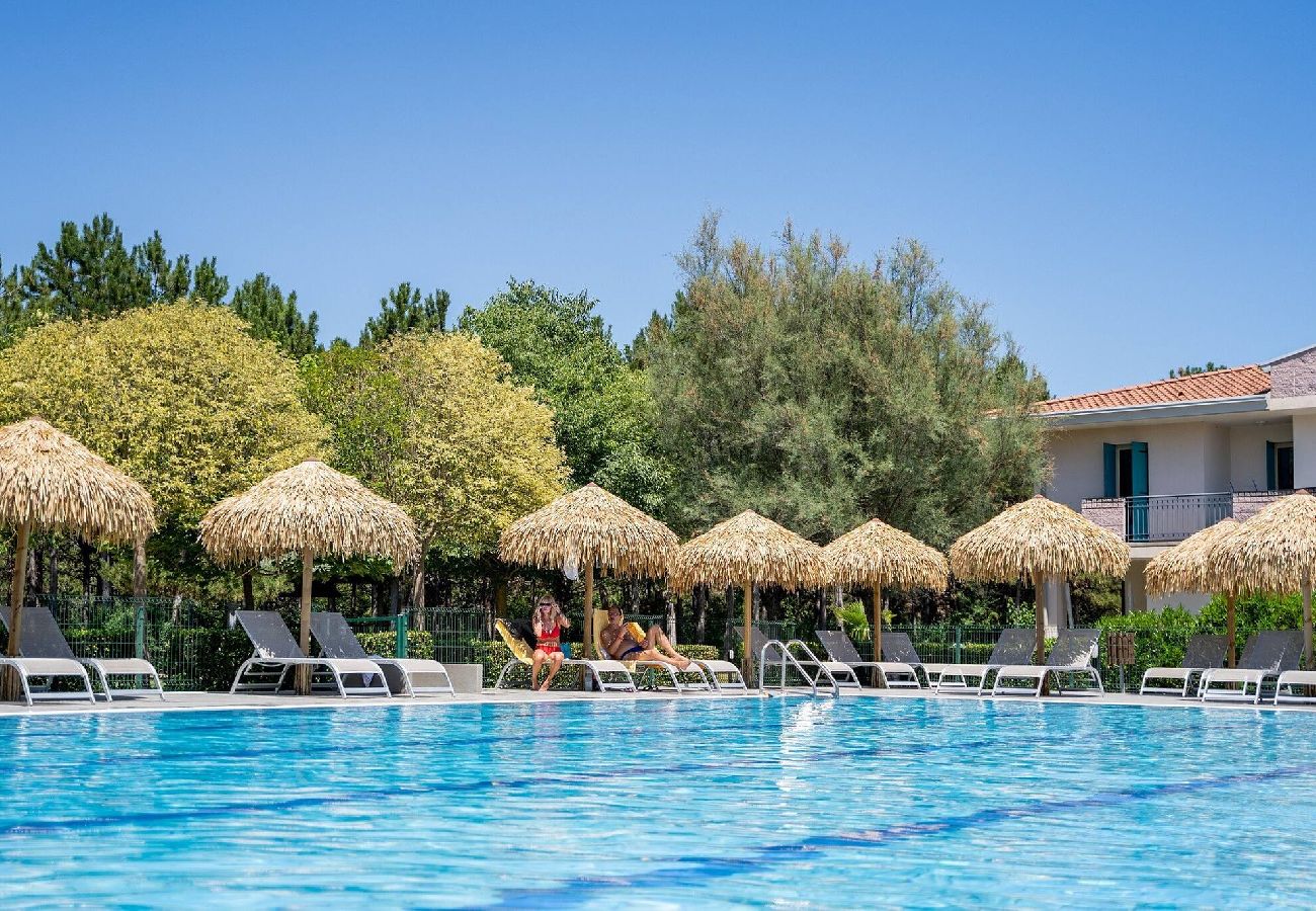 Appartamento a Bibione - Apt. al piano terra + giardino e 1 camera da letto Appartamento a Bibione - Apt. al piano terra + giardino e 1 camera da letto