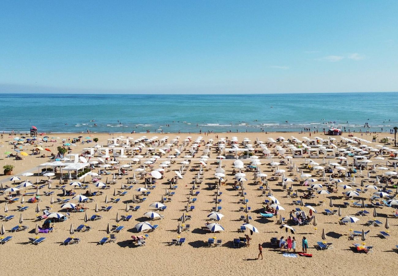 Appartamento a Bibione - Apt. al piano terra + giardino e 1 camera da letto Appartamento a Bibione - Apt. al piano terra + giardino e 1 camera da letto