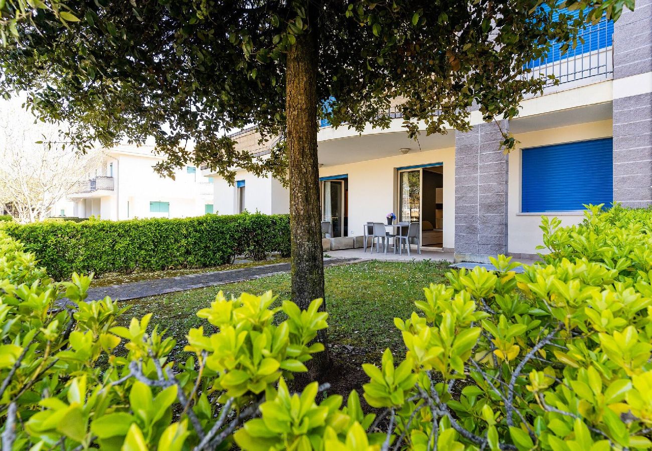Appartamento a Bibione - Apt. al piano terra + giardino e 1 camera da letto Appartamento a Bibione - Apt. al piano terra + giardino e 1 camera da letto