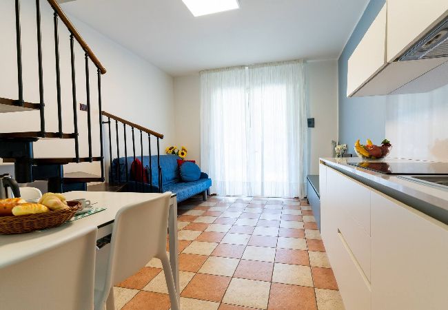 Appartamento a Bibione - Villetta su 2 piani + giardino e 1 camera da letto Appartamento a Bibione - Villetta su 2 piani + giardino e 1 camera da letto