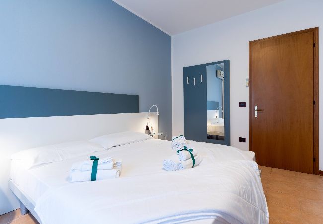 Appartamento a Bibione - Villetta su 2 piani + giardino e 1 camera da letto Appartamento a Bibione - Villetta su 2 piani + giardino e 1 camera da letto