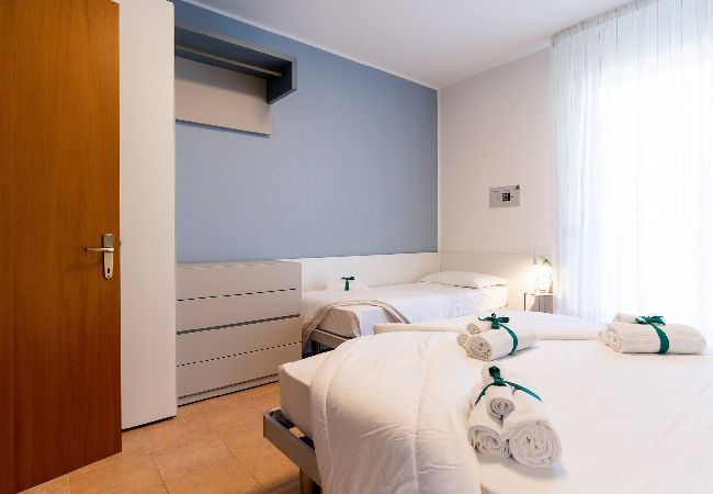 Appartamento a Bibione - Villetta su 2 piani + giardino e 1 camera da letto Appartamento a Bibione - Villetta su 2 piani + giardino e 1 camera da letto