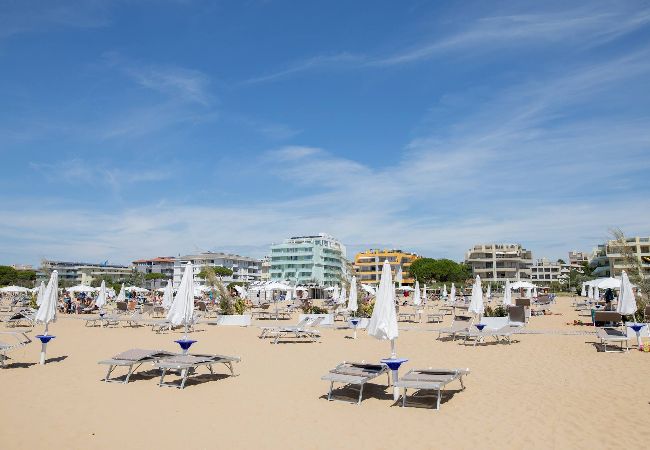 Appartamento a Bibione - Villetta su 2 piani + giardino e 1 camera da letto Appartamento a Bibione - Villetta su 2 piani + giardino e 1 camera da letto