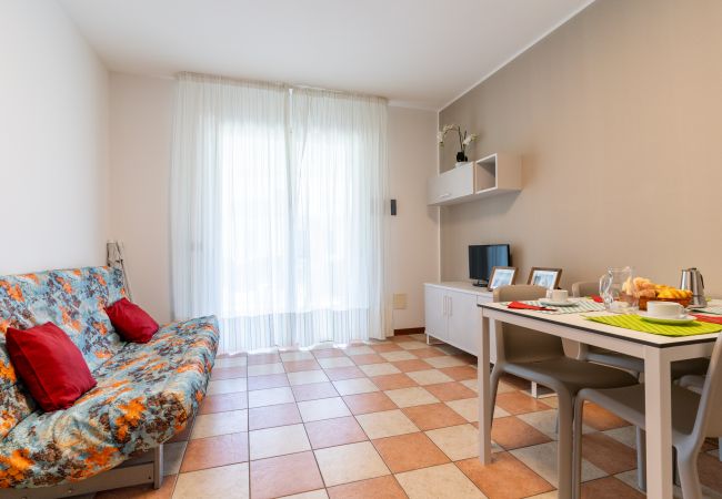 Appartamento a Bibione - Villetta su 2 piani + giardino e 1 camera da letto Appartamento a Bibione - Villetta su 2 piani + giardino e 1 camera da letto