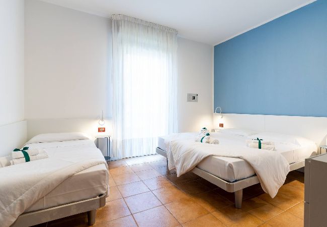 Ferienwohnung in Bibione - Wohnung auf 1 Etg mit Balkon und 2 Schlafzimmer Ferienwohnung in Bibione - Wohnung auf 1 Etg mit Balkon und 2 Schlafzimmer